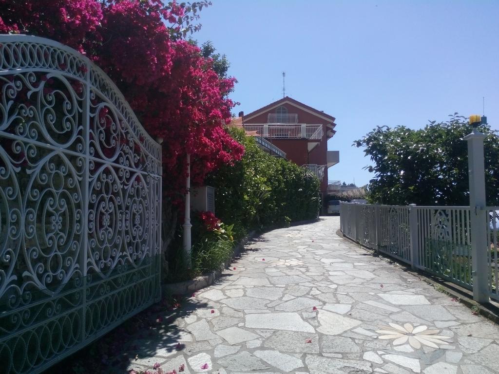 Agriturismo La Rocca San Bartolomeo Al Mare Ngoại thất bức ảnh